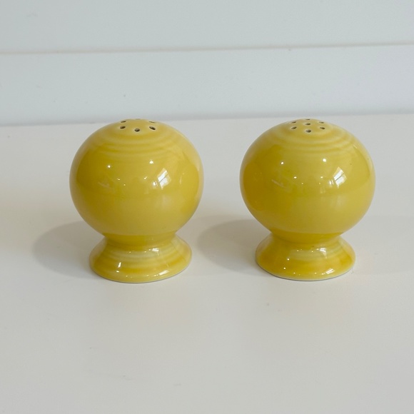 Fiestaware classic sunflower yellow salt & pepper shaker set Fiesta - Picture 2 of 5